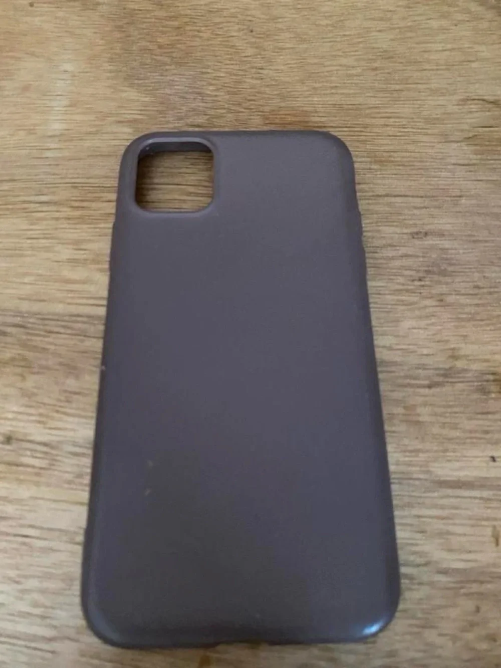 Amazon Essentials minimalist silicone
